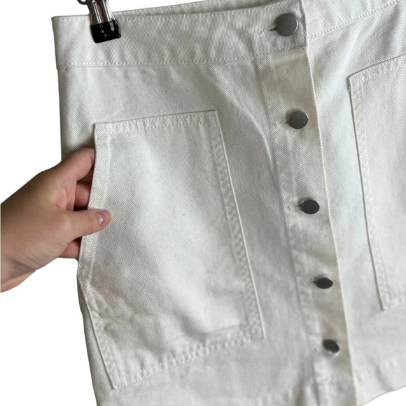 Francesca’s • Cream Mini Skirt - Picture 3 of 6